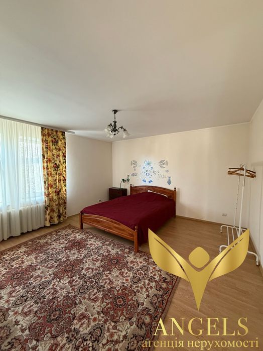 Приватний будинок в центрі: 4 спальні/3 санвузли + робоче крило, гараж