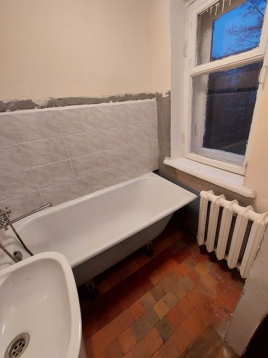 Без комісії продам 2-к.  Маккейна, 38а. Метро Звіринецька - 5 хв. пішк