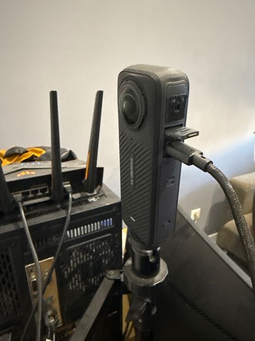 Câmera insta 360