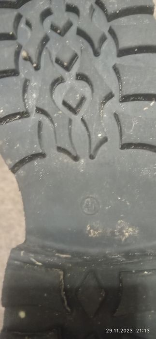 Продам зимові ботинки