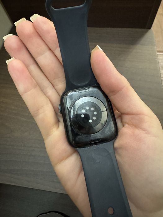 Apple Watch SERIES 8 45 мм черные спортивные