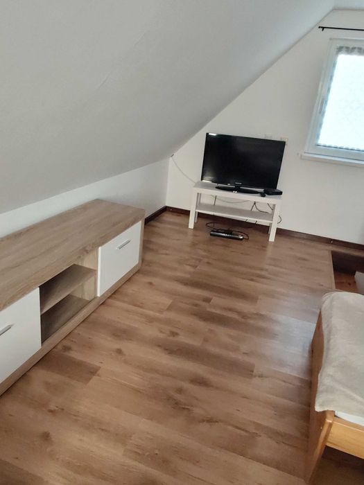 Domek nad jeziorem w Spychowie na Mazurach.