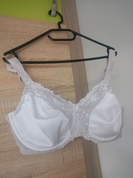 85 E biustonosz Triumph