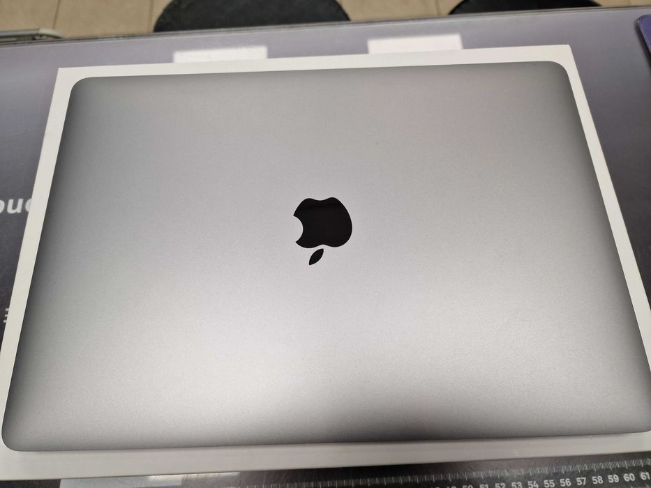 Macbook PRO 13 2020/ i5/ 16GB DDR4/ 512GB/ 644 cykle/ Grade A-/ FV23%