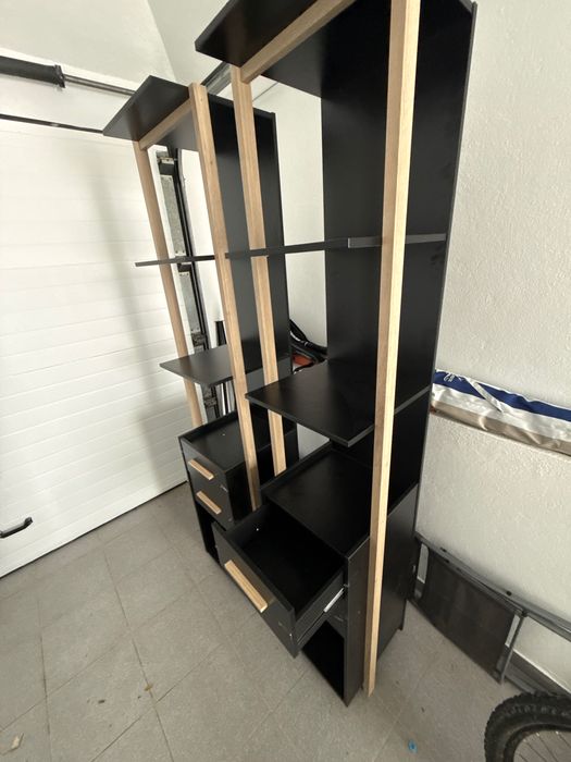 Roupeiro ou móvel de entrada