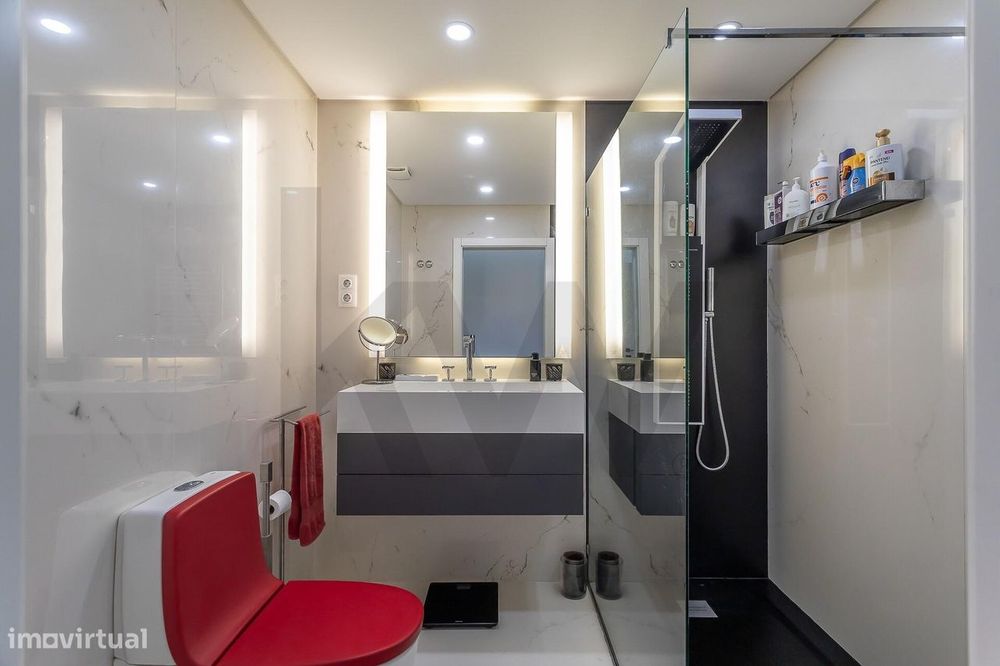 Apartamento T4 |  Parque dos Poetas l Terraço  com 50m2 e Box com  2 l