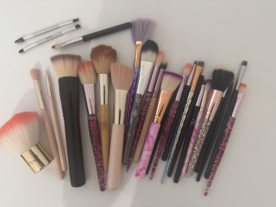 Zestaw pędzli róznych 28 szt