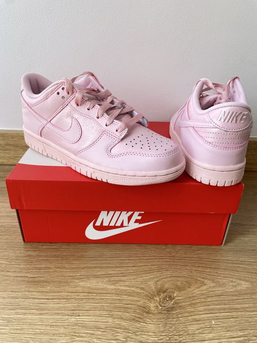 Air Jordan 1 High / Mid, Nike Dunk Low, Air Max 90 NRG, Yeezy 700.