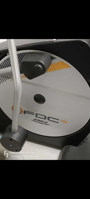 Máquina fitness elíptica