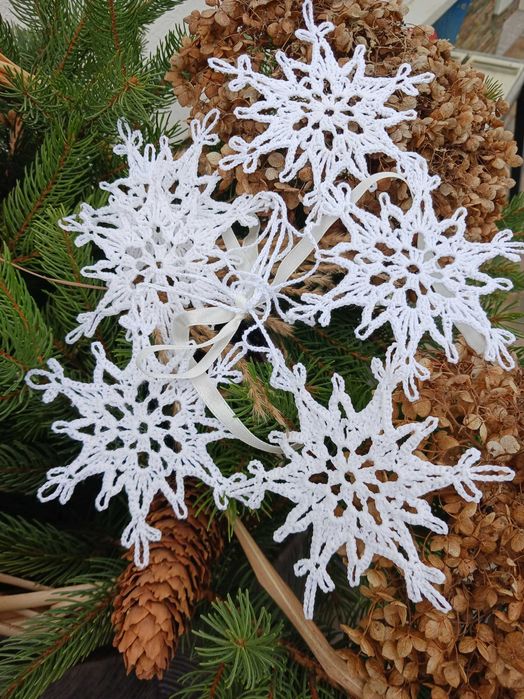 Gwiazdki szydelkowe  ozdoby choinkowe