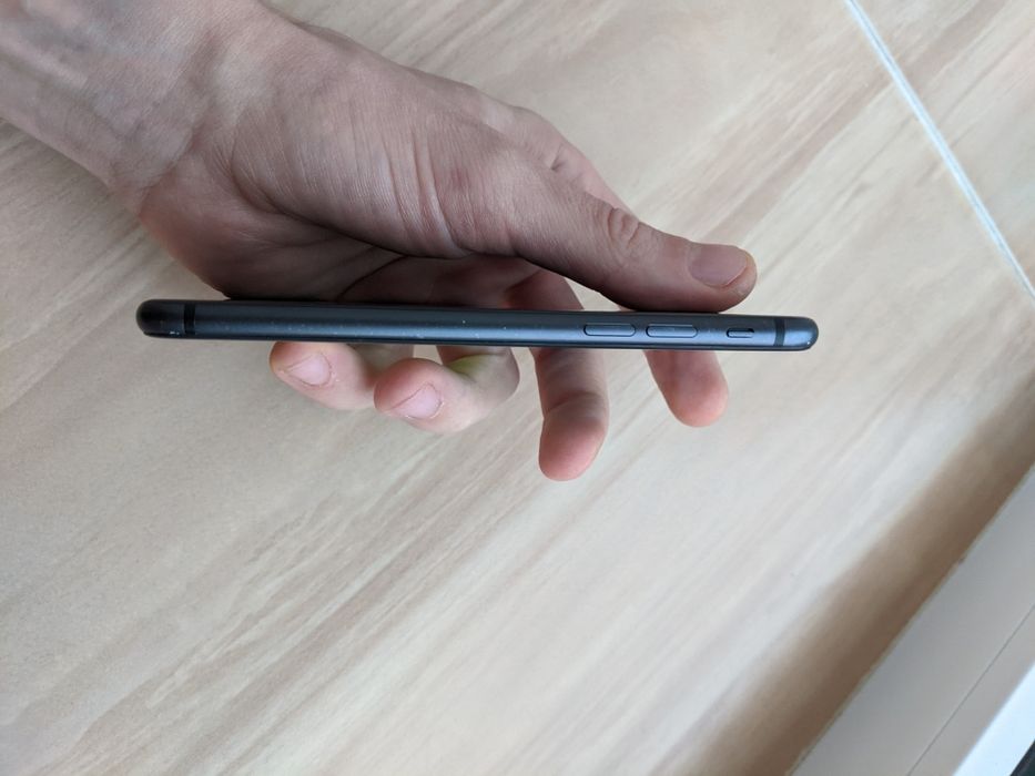 Продам iphone 8 64gb