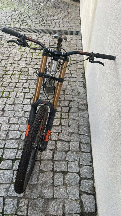 Bicicleta Downhill Commencal Supreme