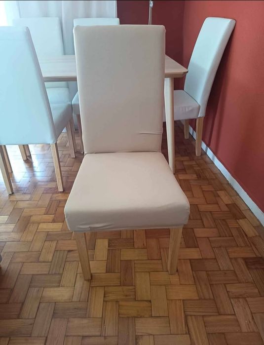 Vendo mesa + 6 cadeiras brancas + capas de cadeira