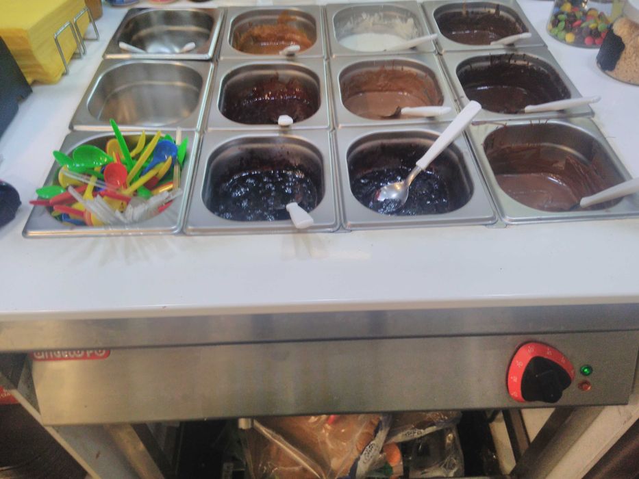 Crepeira, maquina de waffles, banho maria eexpositor frio e quente