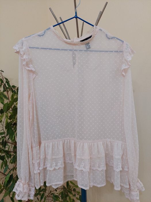 Ніжна жіноча блуза