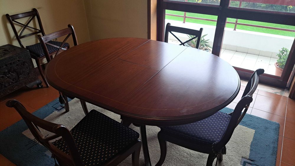Mesa de jantar - Madeira Maciça - Usada em Ótimas condições