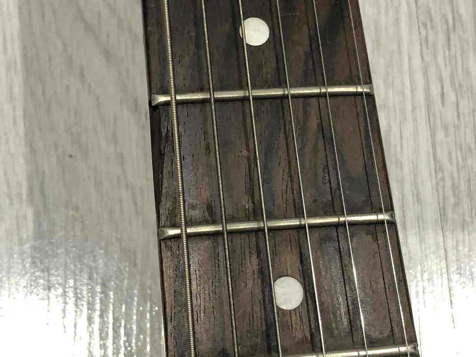 Gitara elektryczna ze wzmacniaczem i dodatkami