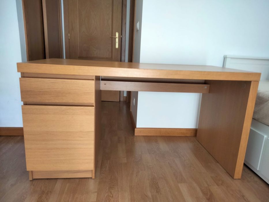 Secretária MALM IKEA Carvalho 140x65cm como nova