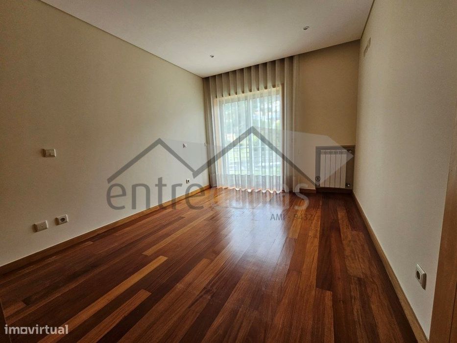 Meadela - Apartamento T3 em Condomínio Fechado