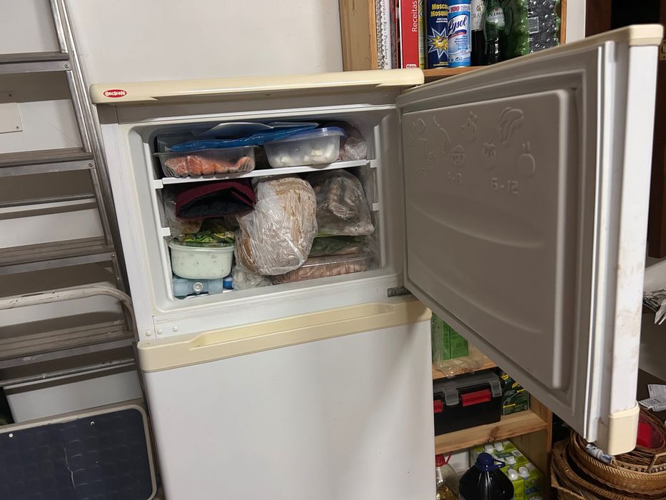 Frigorifico Becken 240l ,  em bom estado com duas portas