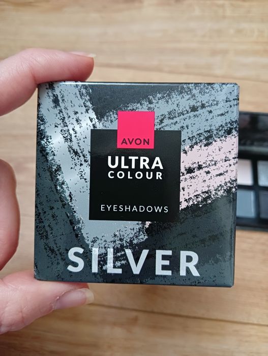 Cienie do powiek Avon Ultra Colour Eyeshadows Silver
