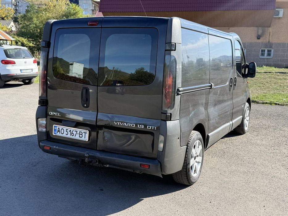 Opél Vivaro 1.9грузовий