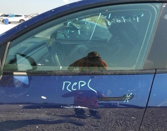 Скло ліве водія Tesla model Y