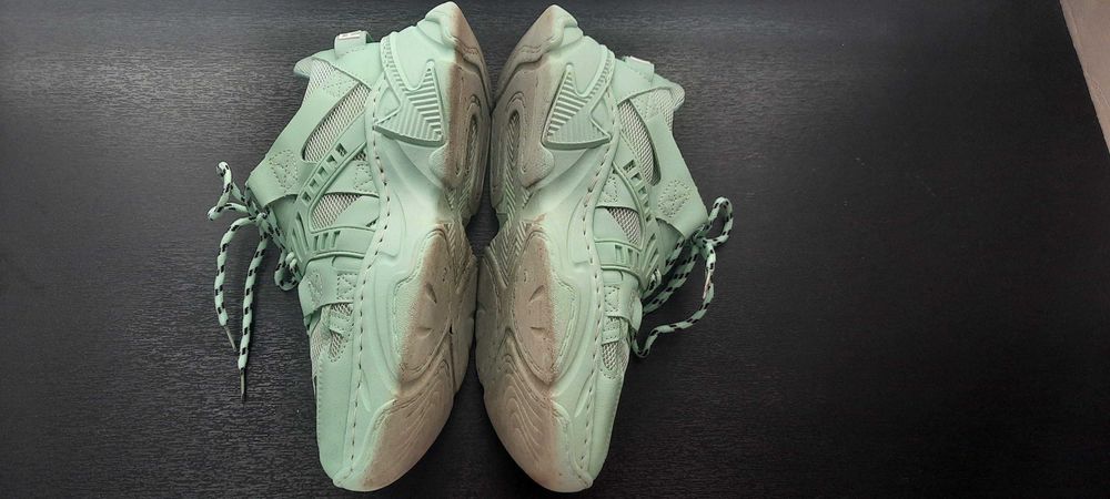 Кроссовки 24.5 см