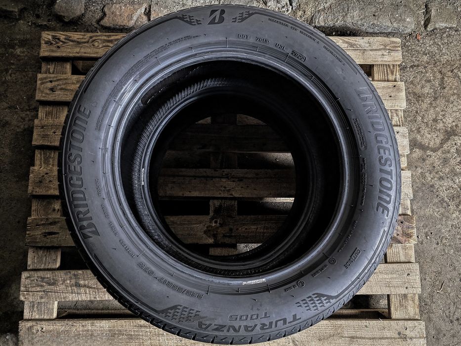 Пара 225/55r17 Bridgestone | 2022 | 6mm | Преміум літні шини | Ідеал
