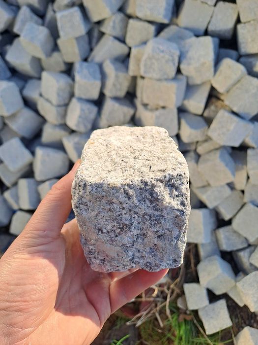 Kostka granitowa cięto-łupana 8/11