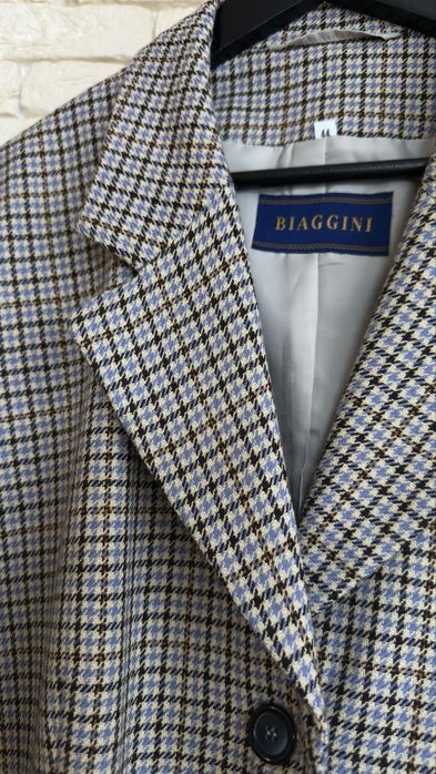 Піджак зі 100 відсоткової шерсті!!! В ідеальному стані.Розмір М