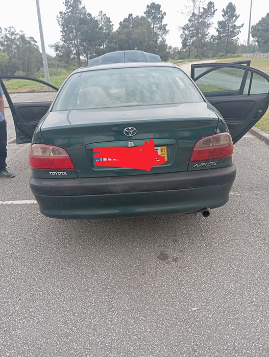 Toyota Avensis verde