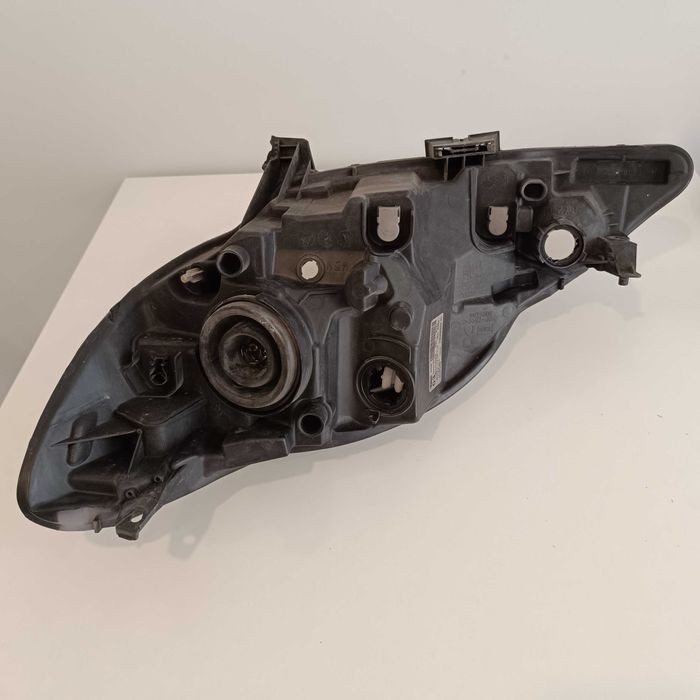 Farol direito Peugeot 107 Hatckback