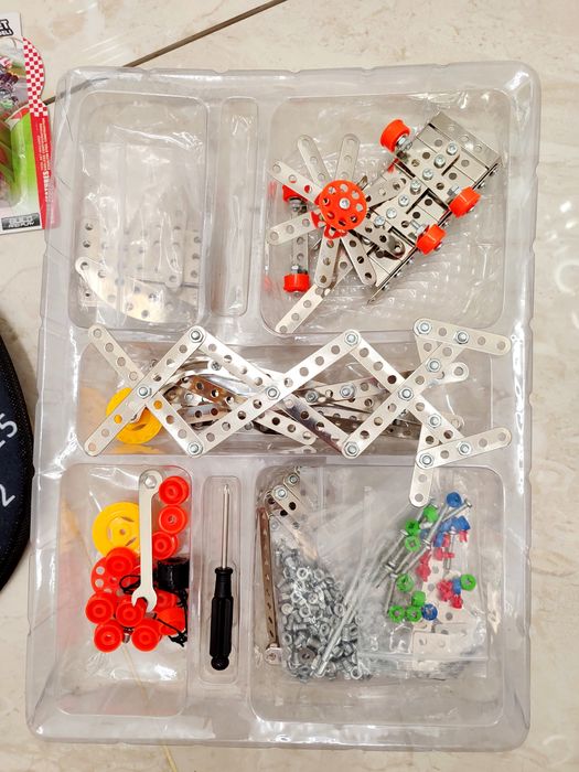 Набір іграшок, металевий конструктор, мішень, кран металевий