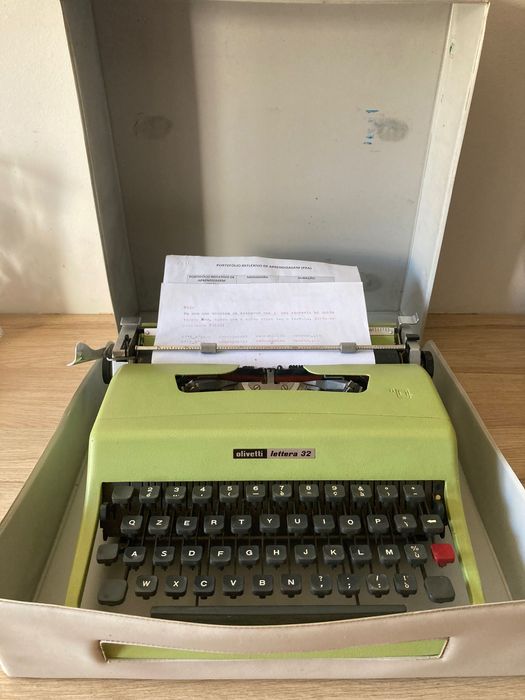 Máquina de escrever  **  Olivetti 32