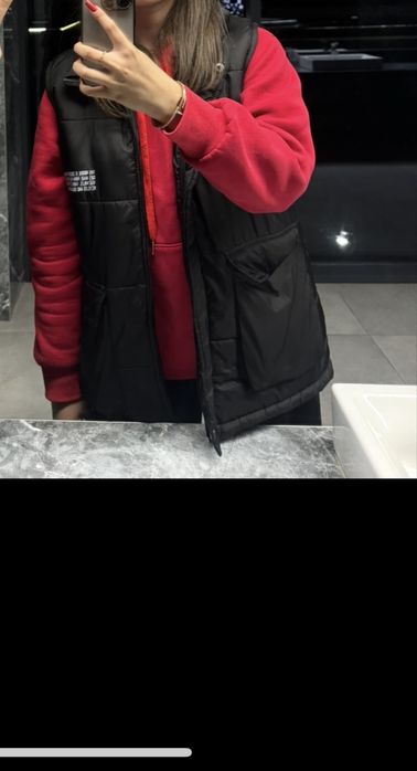 Жилетка жіноча чорного кольору