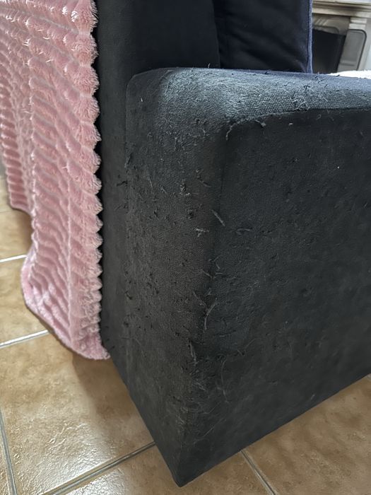 Sofá cor preta usado