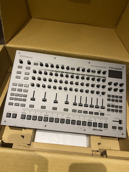 Roland TR-1000 ANALOG automat perkusyjny