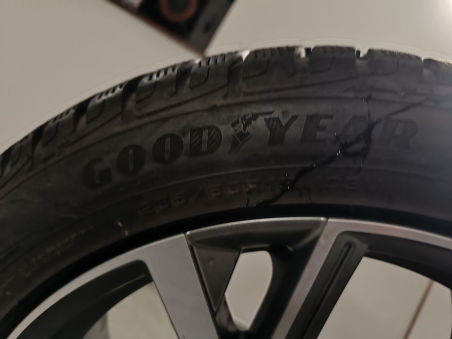 Koła Seat Tarraco 19 Goodyear UltraGrip 235/50 R19 zimowe