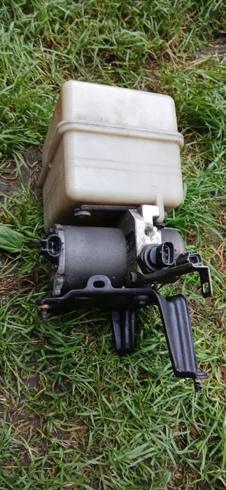 Насос гідропідвіски toyota land cruiser 100 lexus lx 470