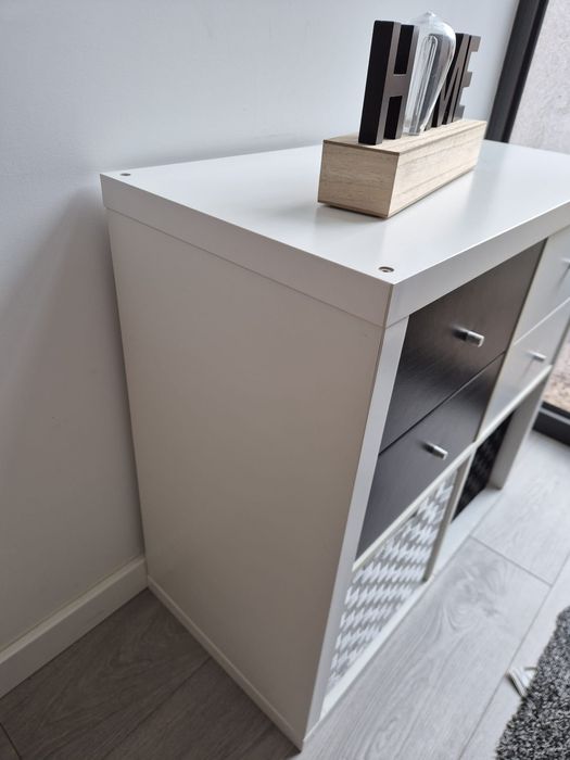 Estante Kallax branca com 4 gavetas