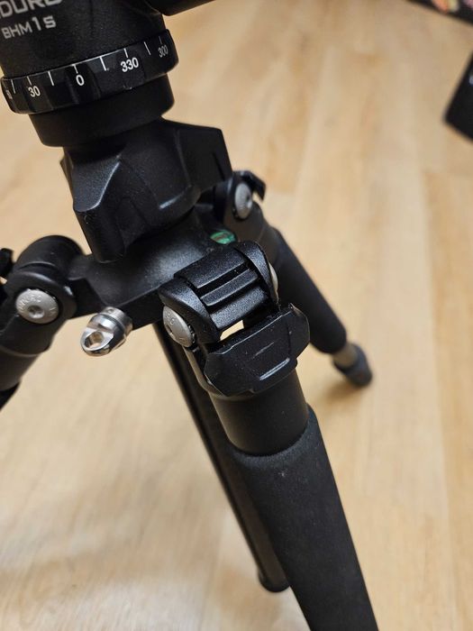 Karbonowy statyw fotograficzny Induro GTT104M1 z głowicą BHM1