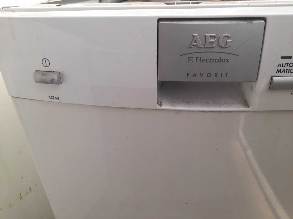 maquina de loiça das mais estreitas AEG exelente  para desocupar