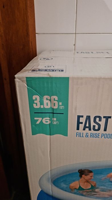 Piscina nova. /  Nunca usada