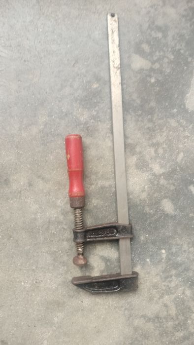 Dois grampos com 35cm