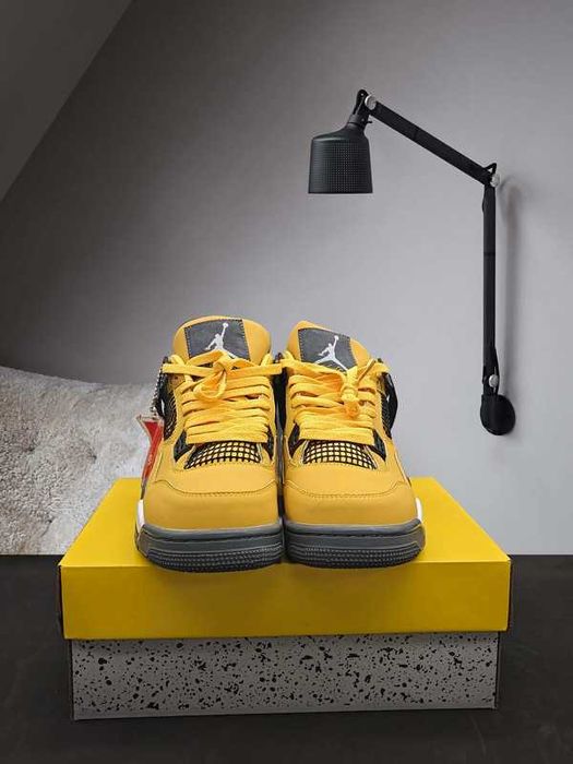 Jordan_4_Retro_Lightning_Rozmiar 37.5