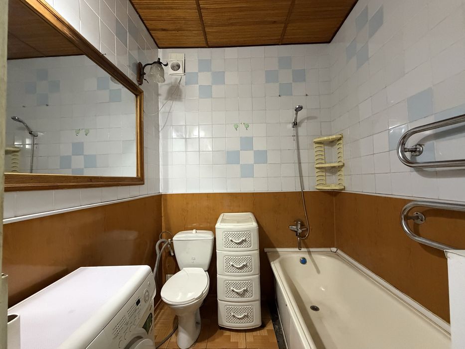Продаж 2-кімнатної квартири вул. Вадима Гурова, 11