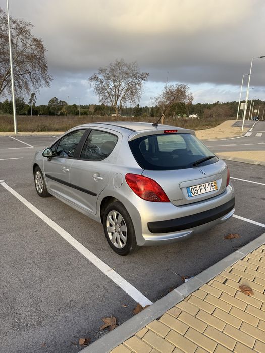 Peugeot 207 1.4 HDi como novo