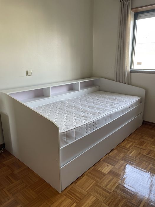 Conjunto de quarto mobilado (cama + escritório + espelho)
