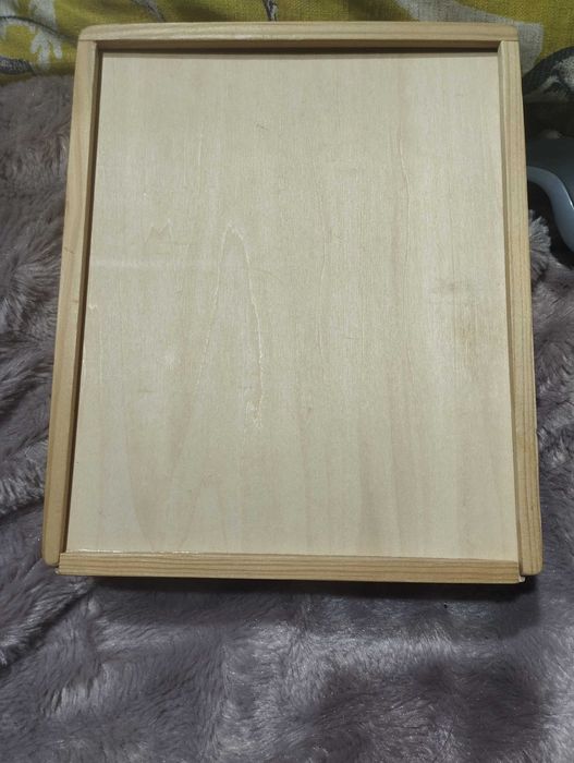 Skrzynka drewniana otwierana